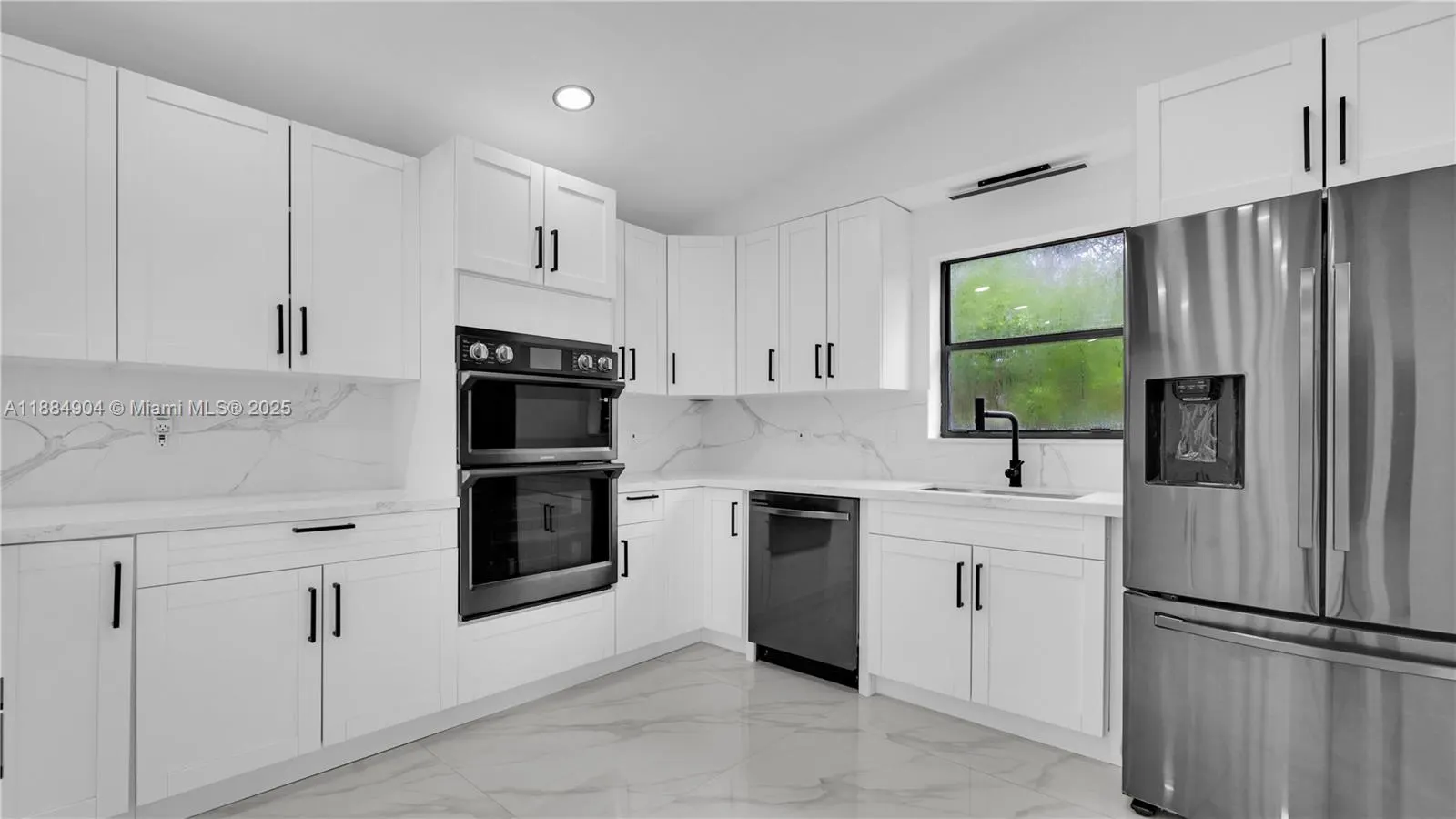 2413 Gulfstream Ln