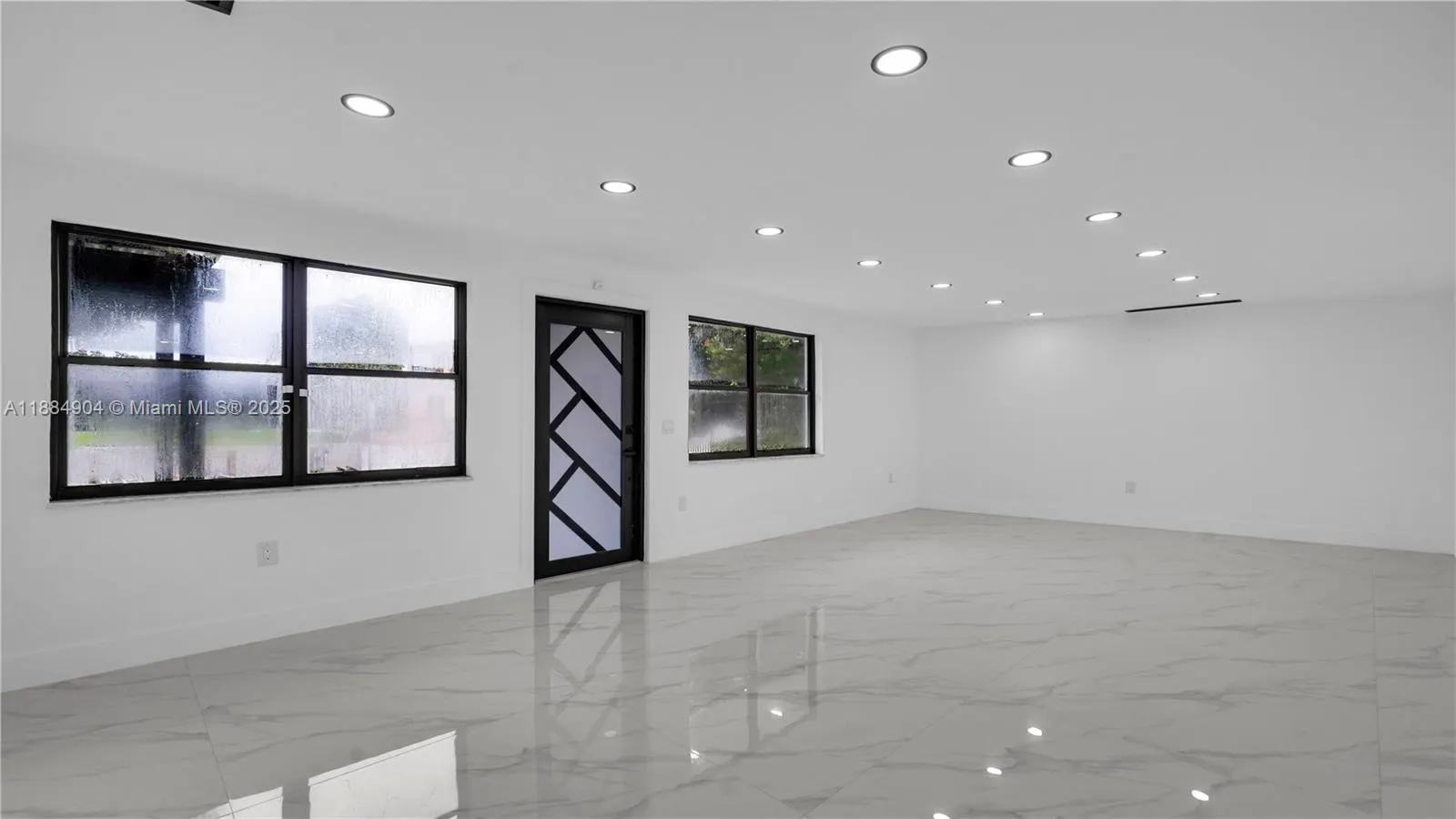 2413 Gulfstream Ln