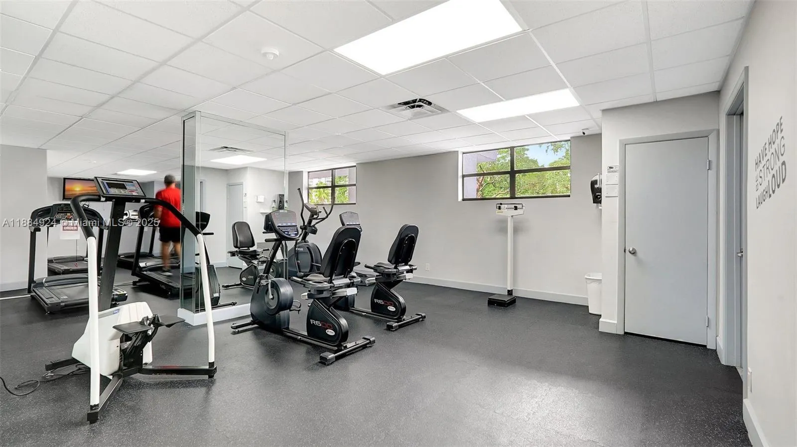 600 Parkview Dr, #1020