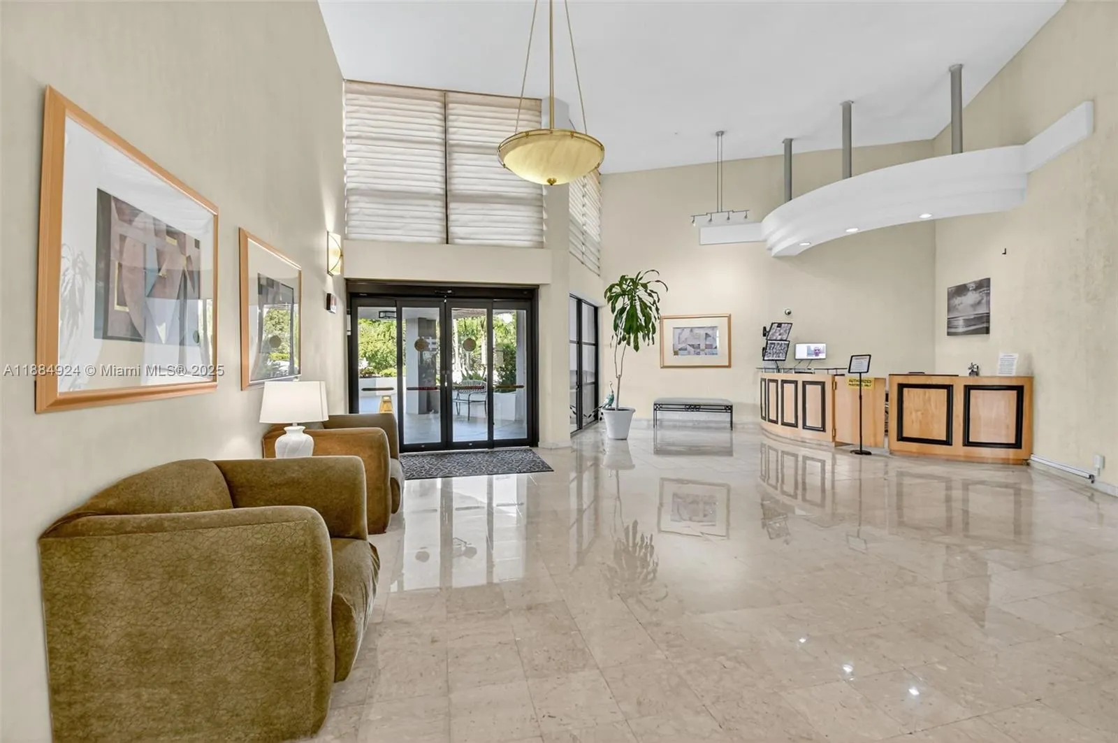 600 Parkview Dr, #1020