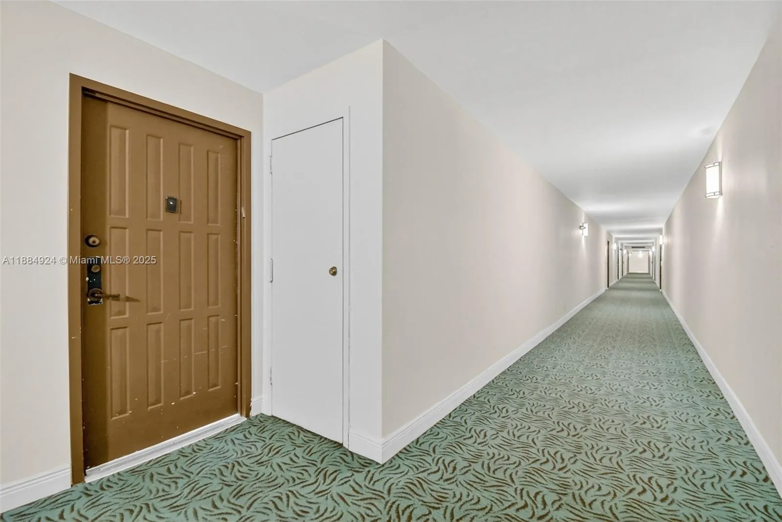 600 Parkview Dr, #1020