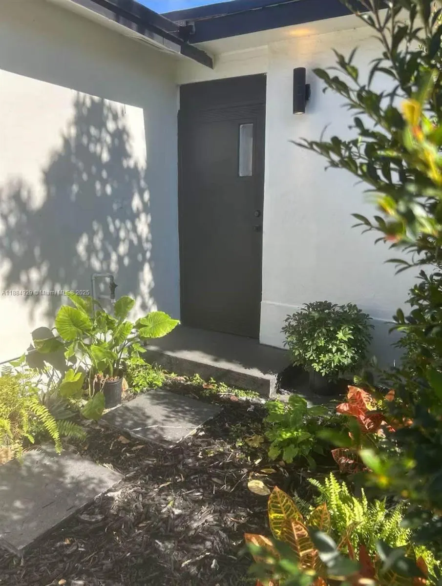 7170 NW 24th Pl