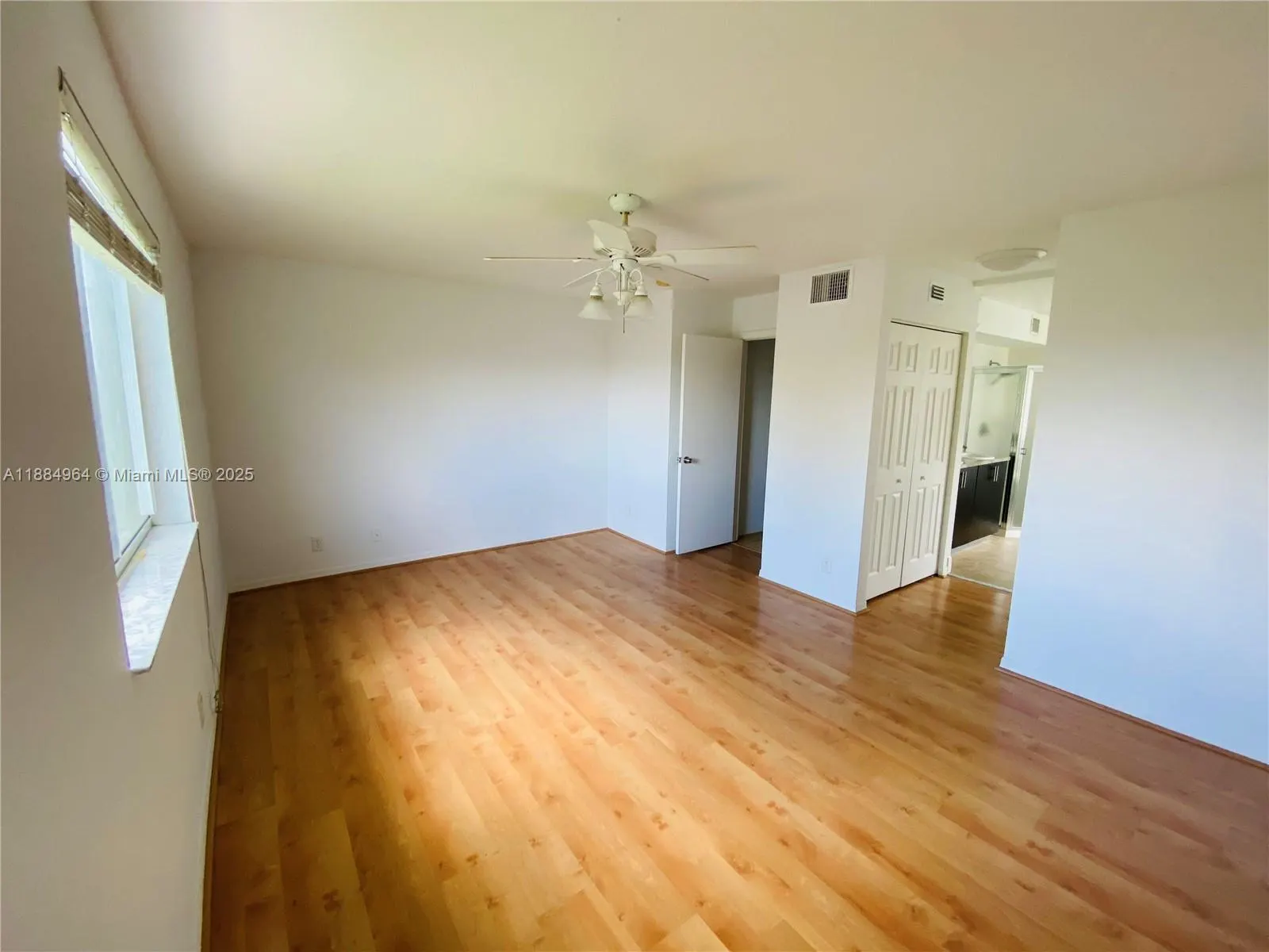 2433 Pasadena Way