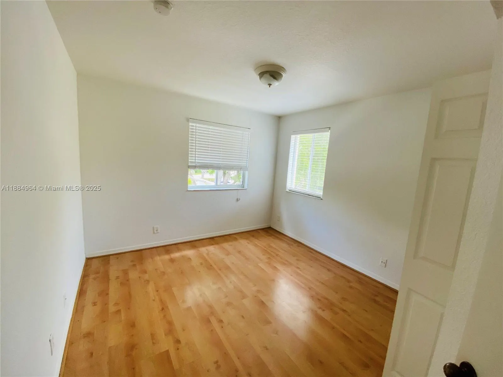 2433 Pasadena Way