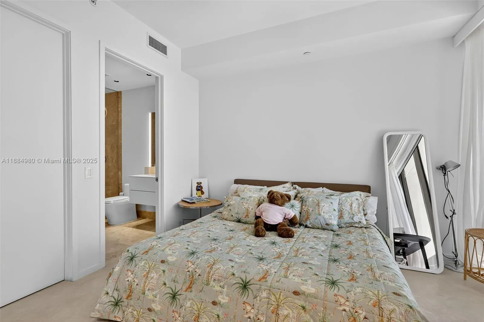 9705 Collins Ave, #802N
