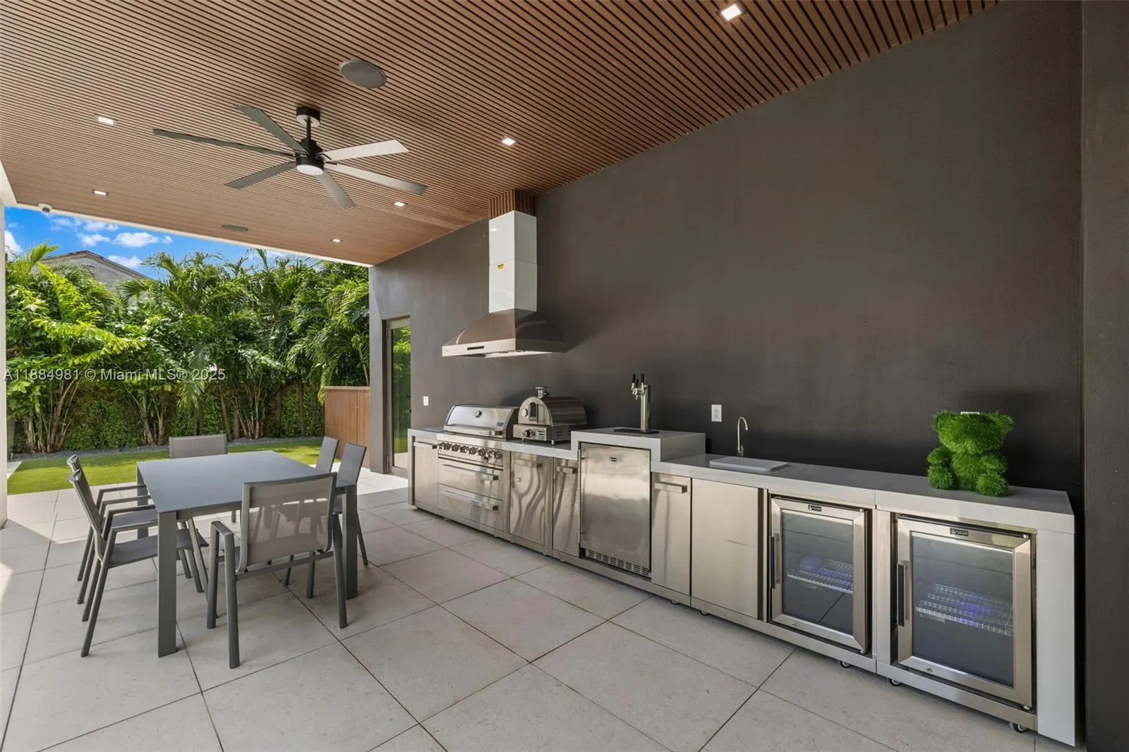 260 NW 49th St
