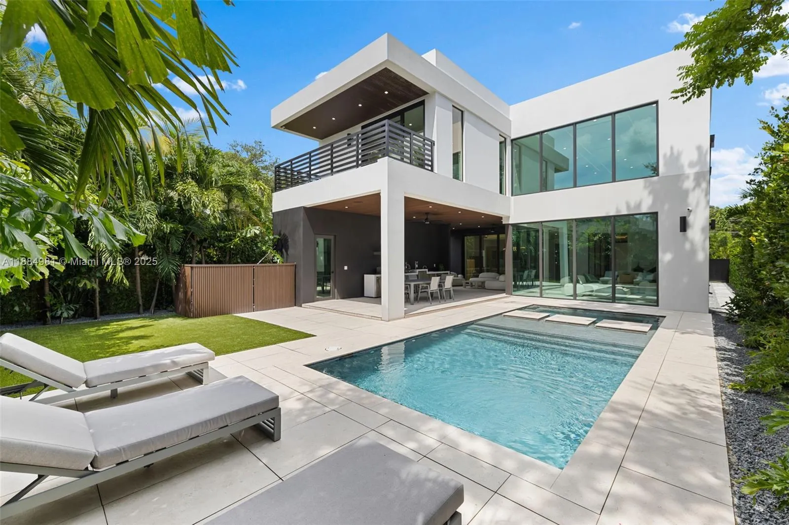 260 NW 49th St