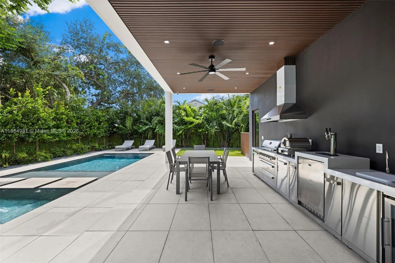 260 NW 49th St