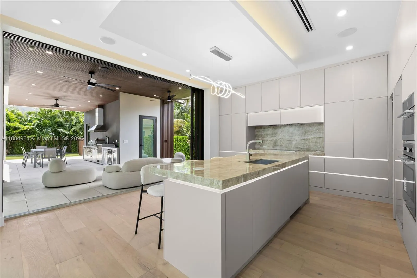 260 NW 49th St