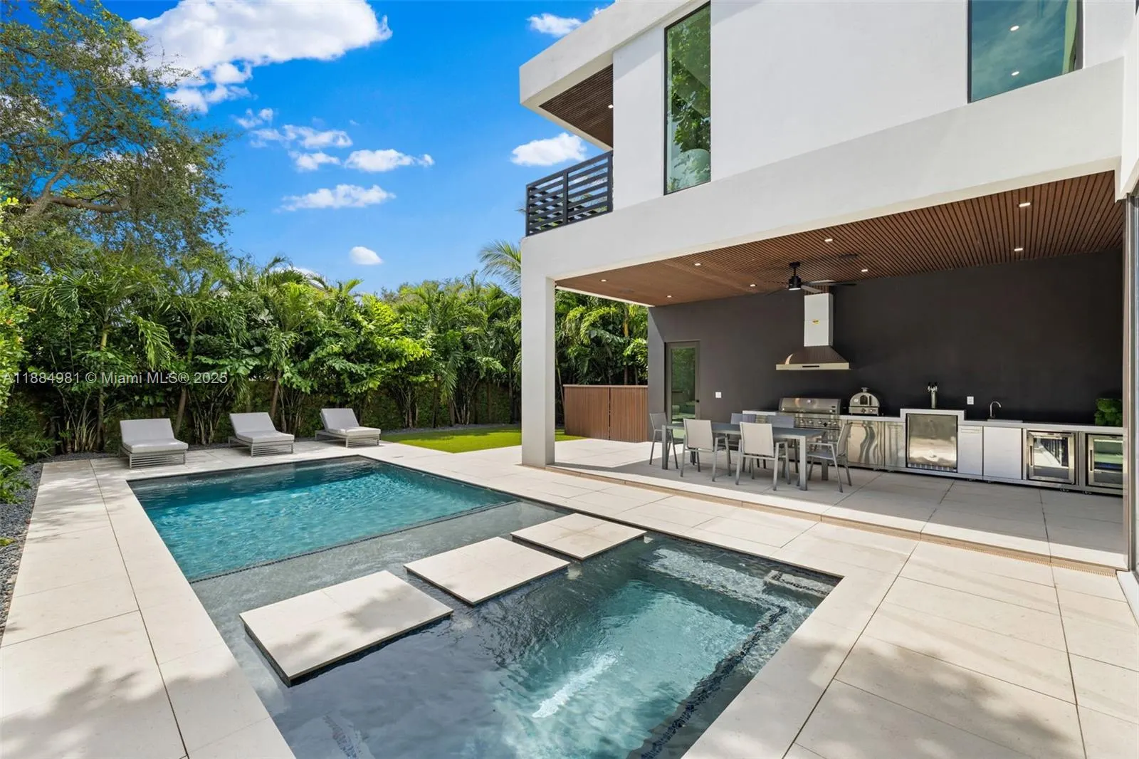 260 NW 49th St