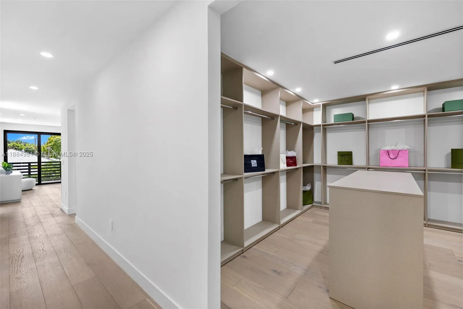 260 NW 49th St