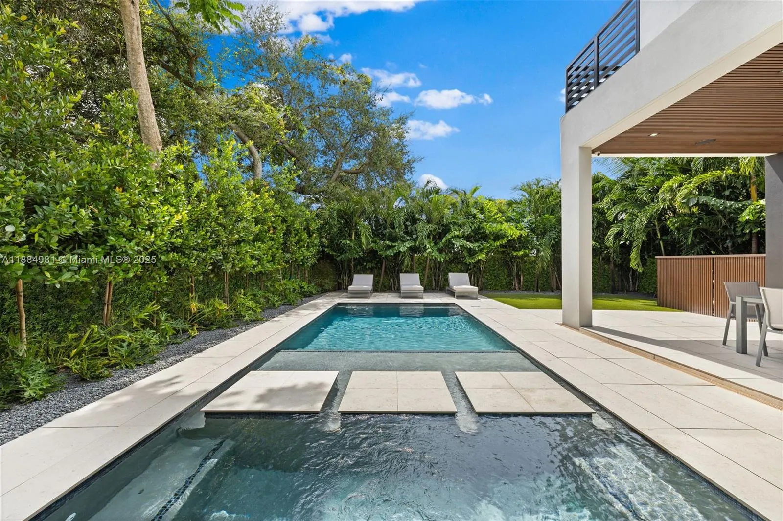 260 NW 49th St