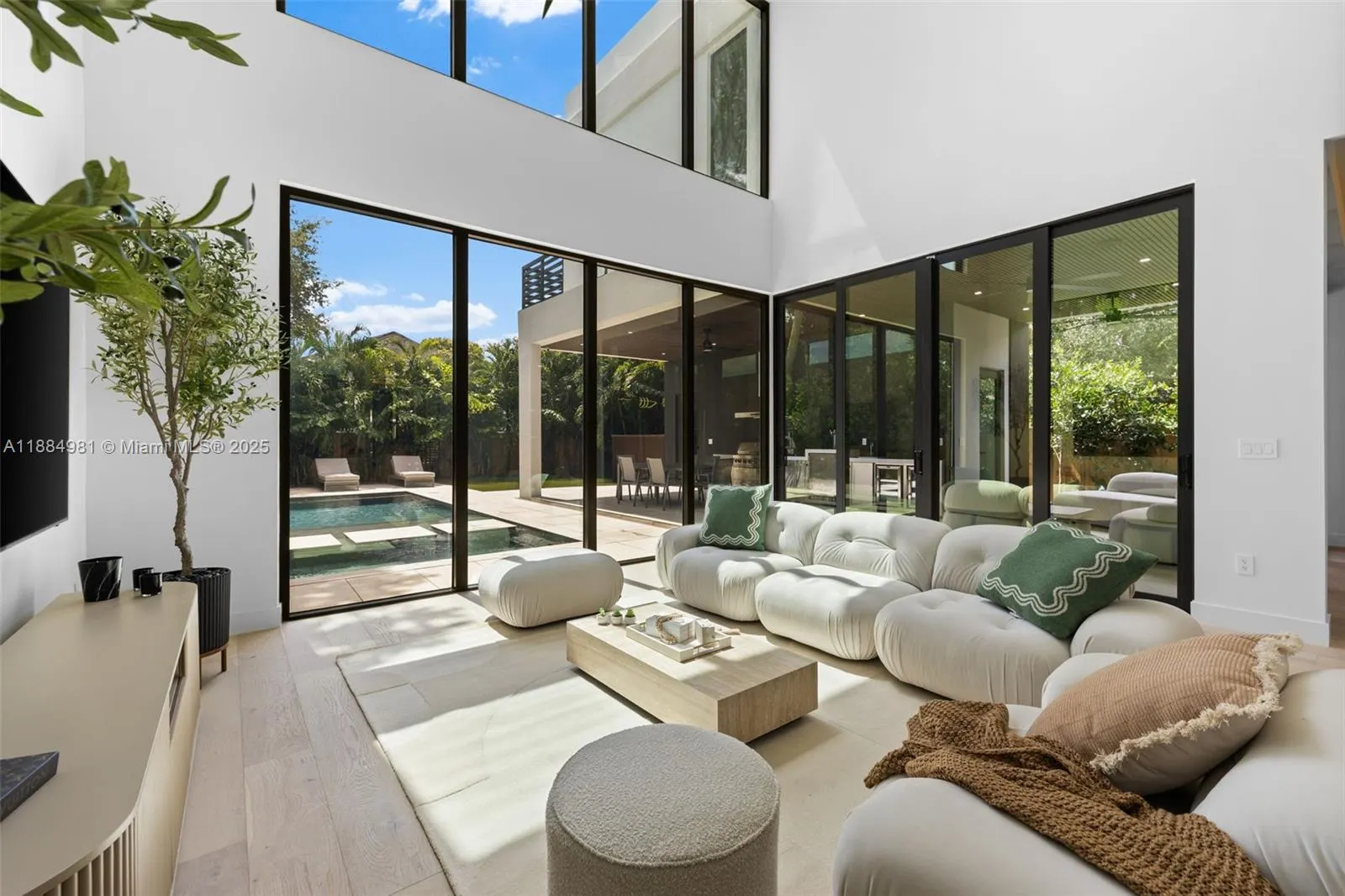 260 NW 49th St