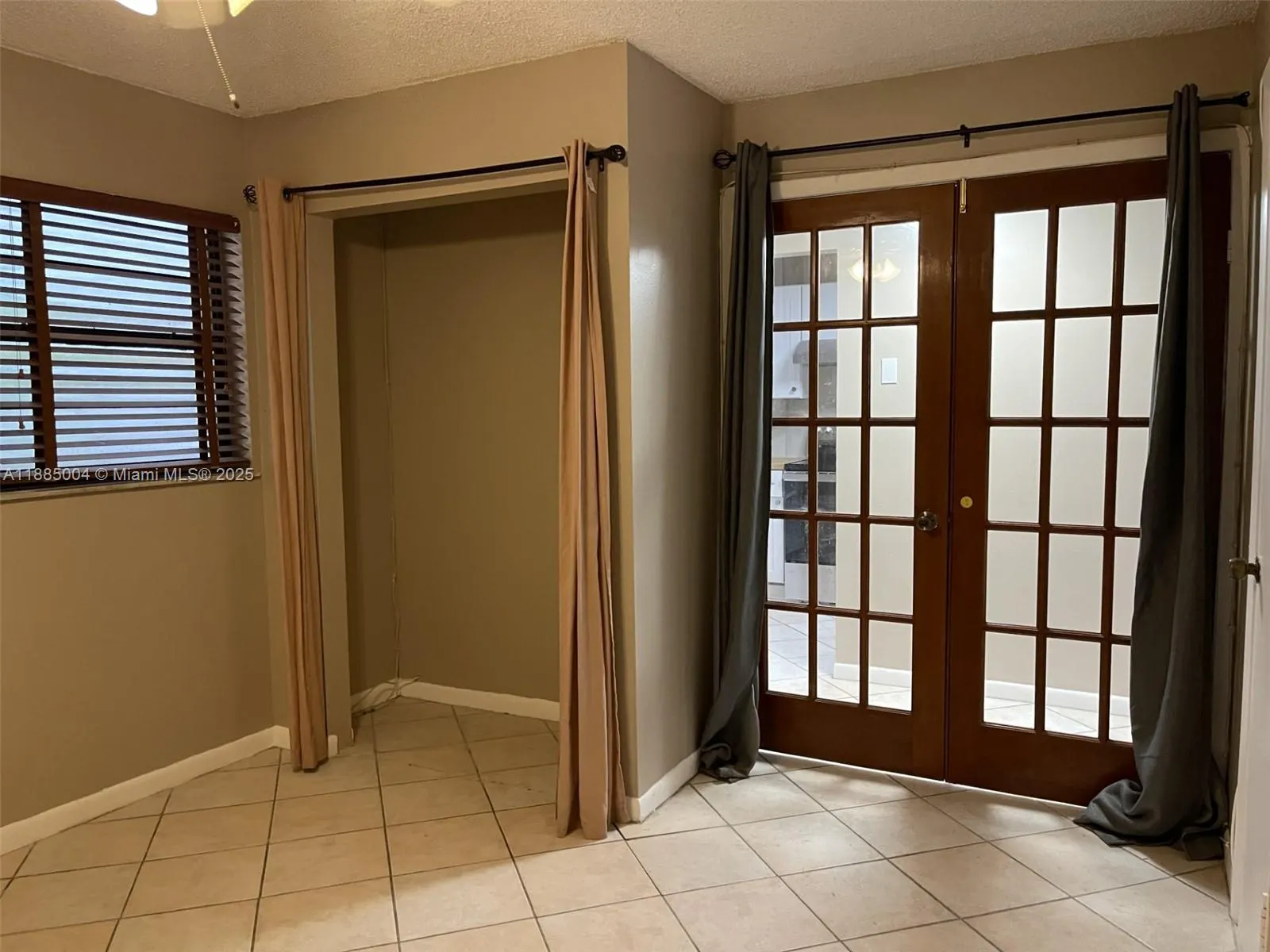 1250 LINCOLN RD, #306