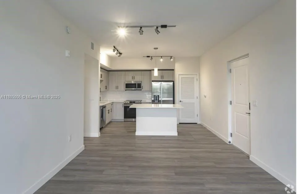 8894 NW 44 St, #6-114