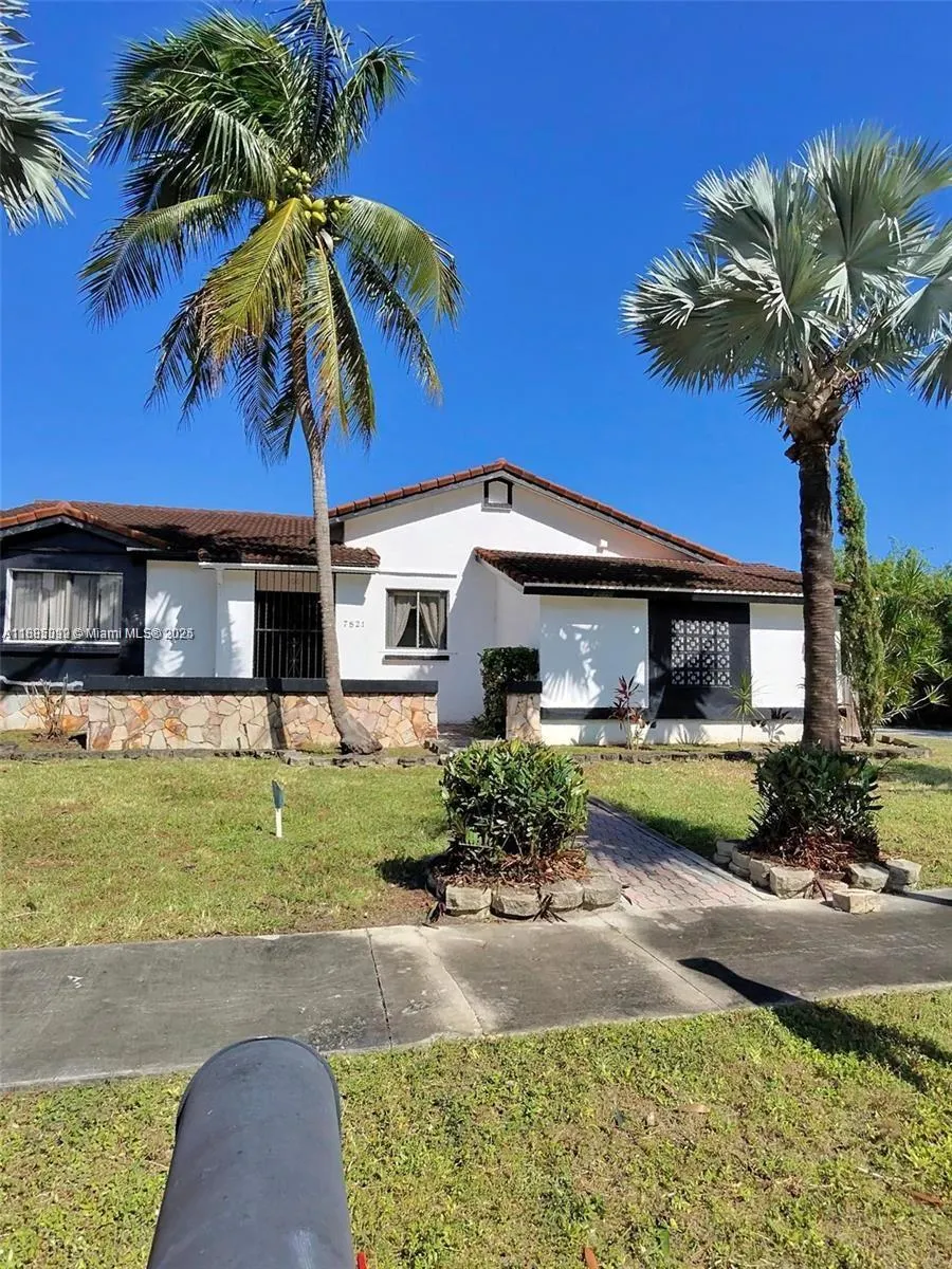 7821 SW 197th Ter