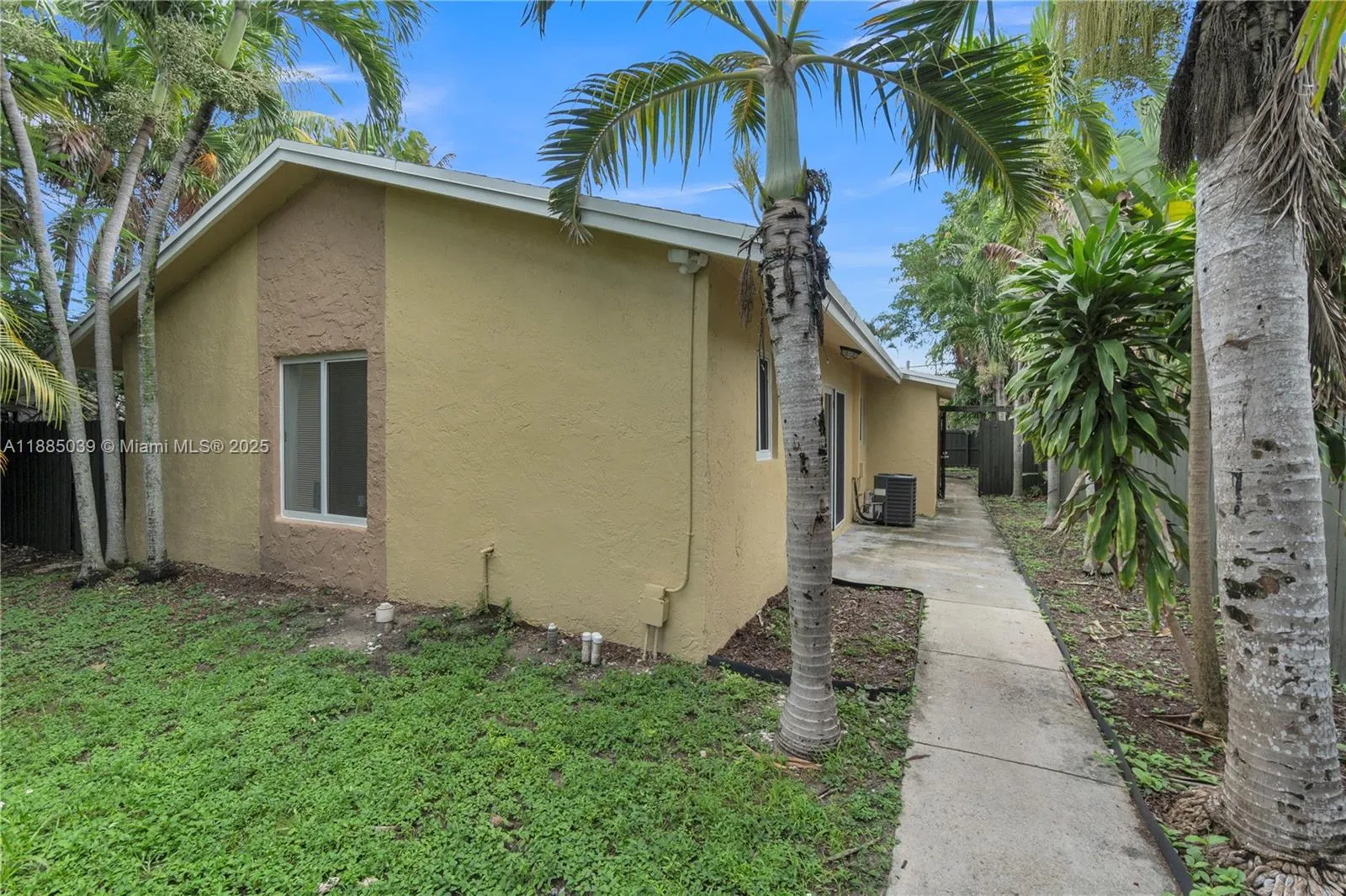 1428 NE 2nd Ave, #2