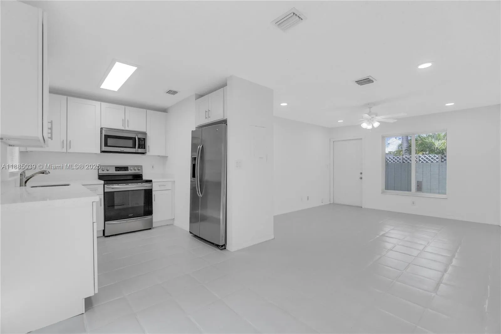 1428 NE 2nd Ave, #2