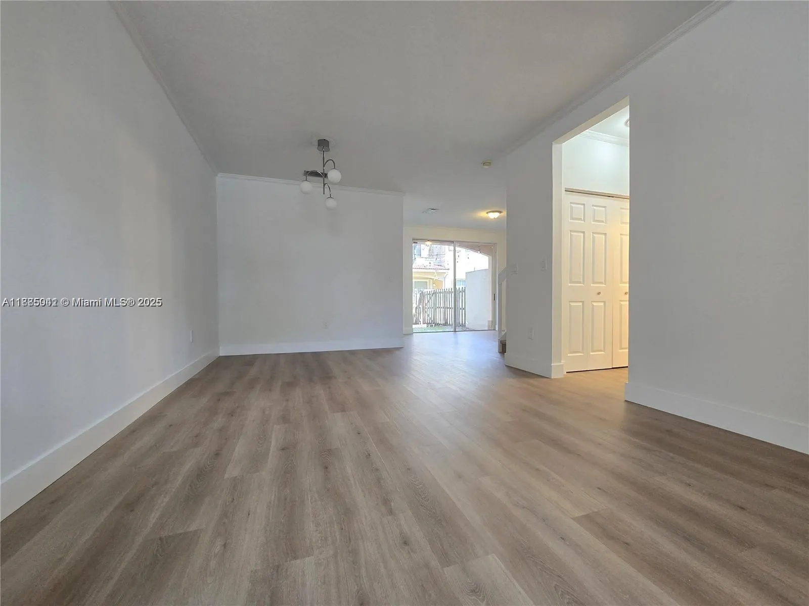 129 Riverwalk Cir, #129