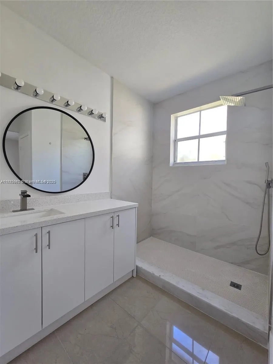 129 Riverwalk Cir, #129