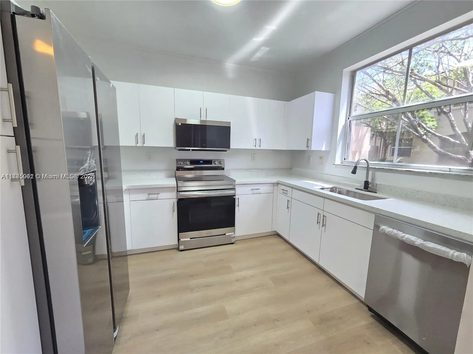 129 Riverwalk Cir, #129