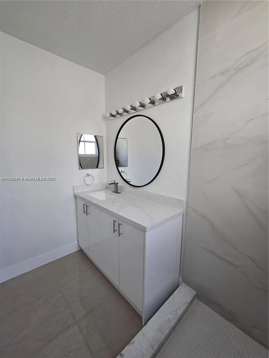 129 Riverwalk Cir, #129