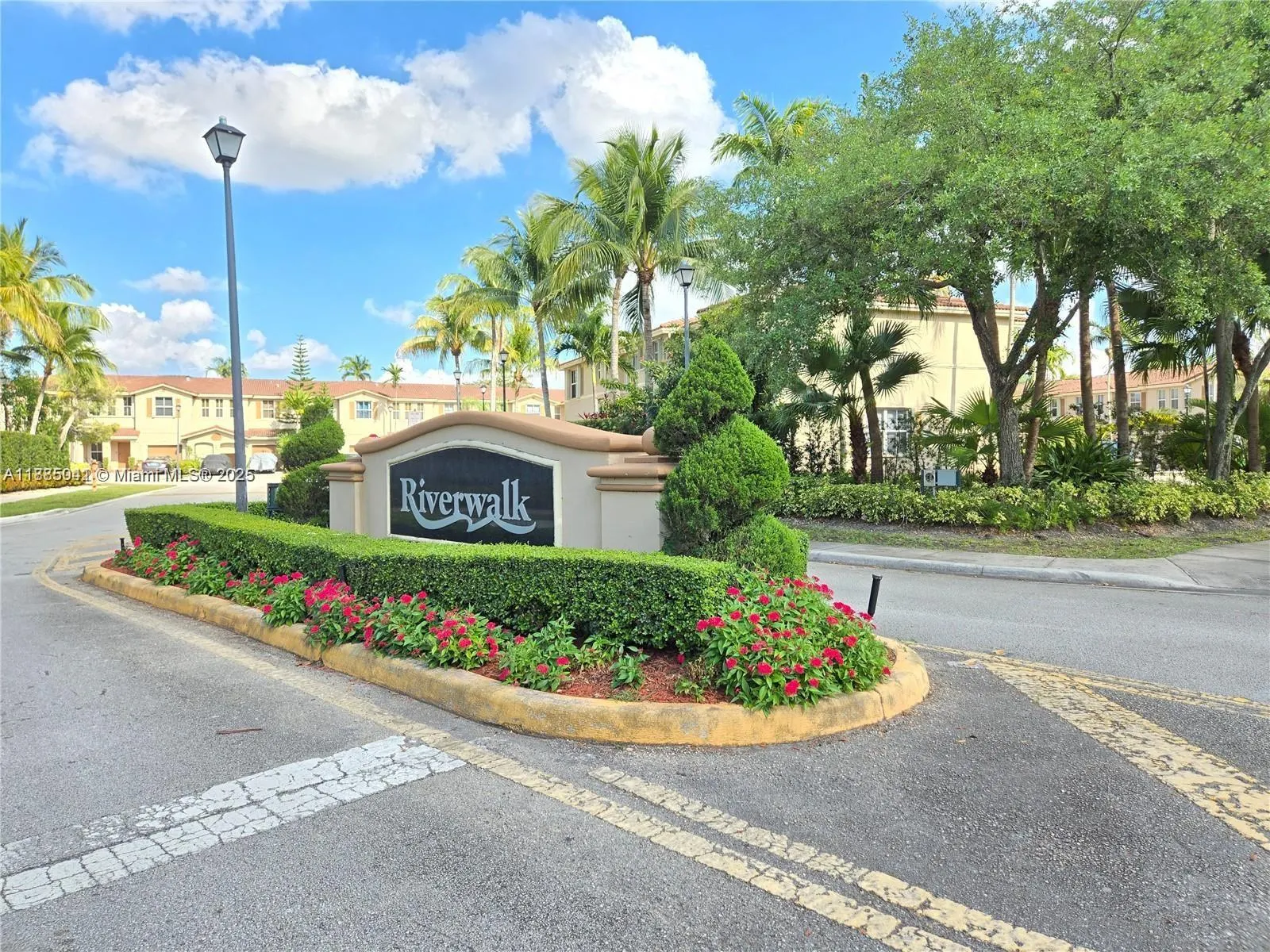 129 Riverwalk Cir, #129