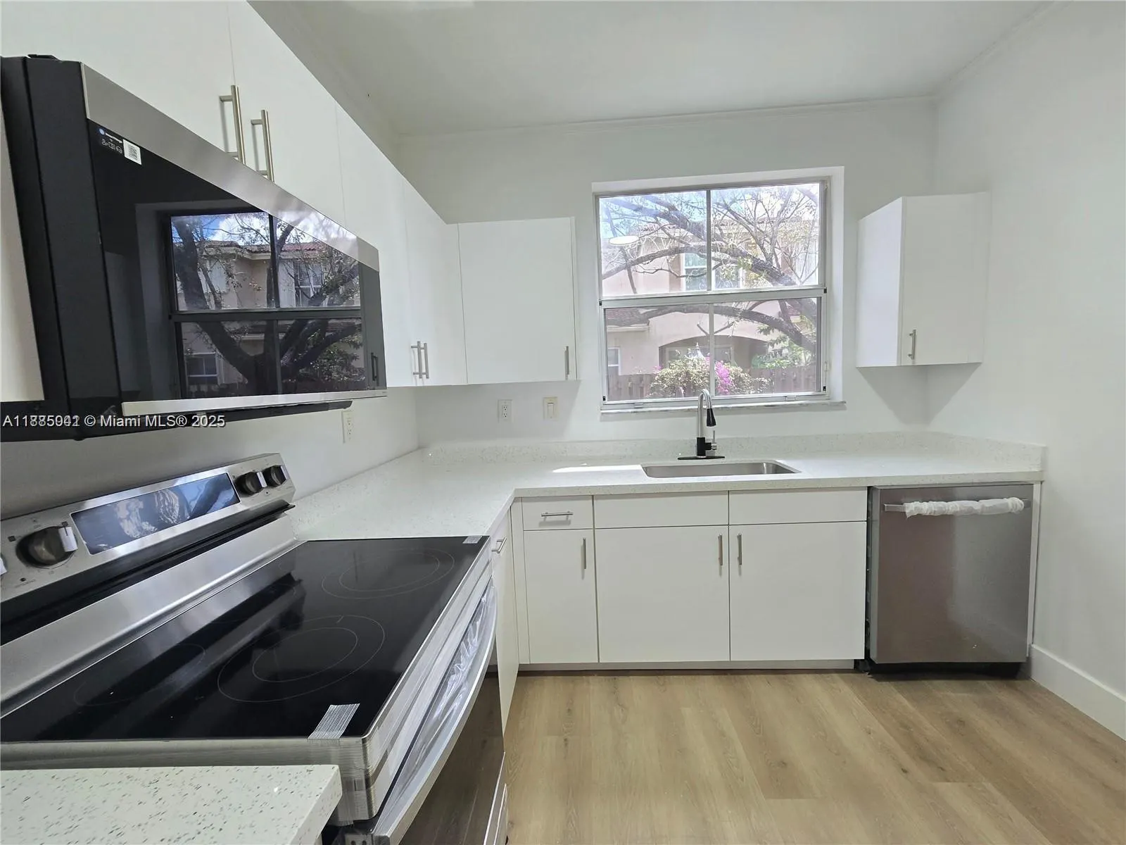 129 Riverwalk Cir, #129
