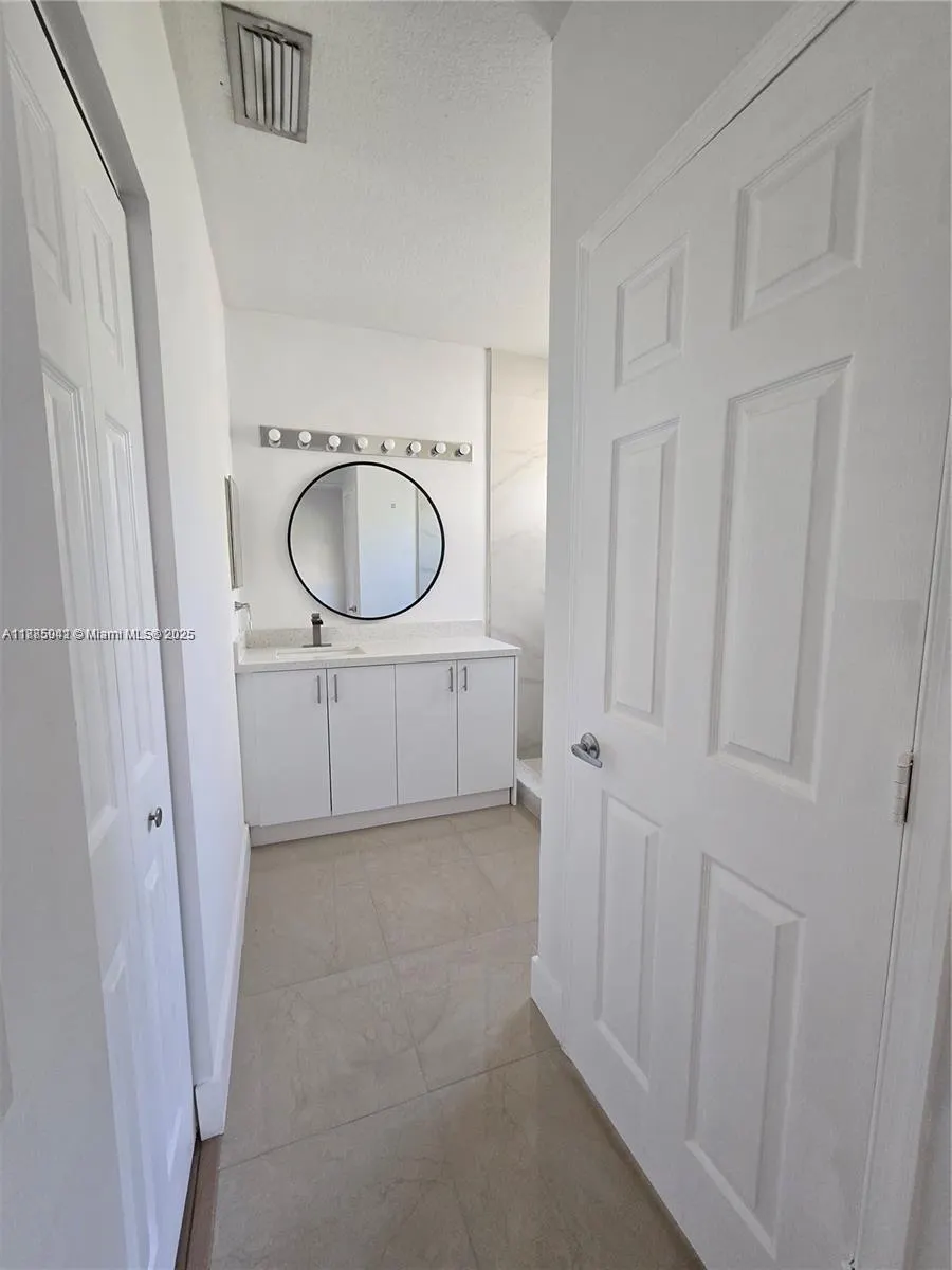 129 Riverwalk Cir, #129