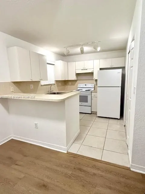 985 NE 33rd Ter, #204