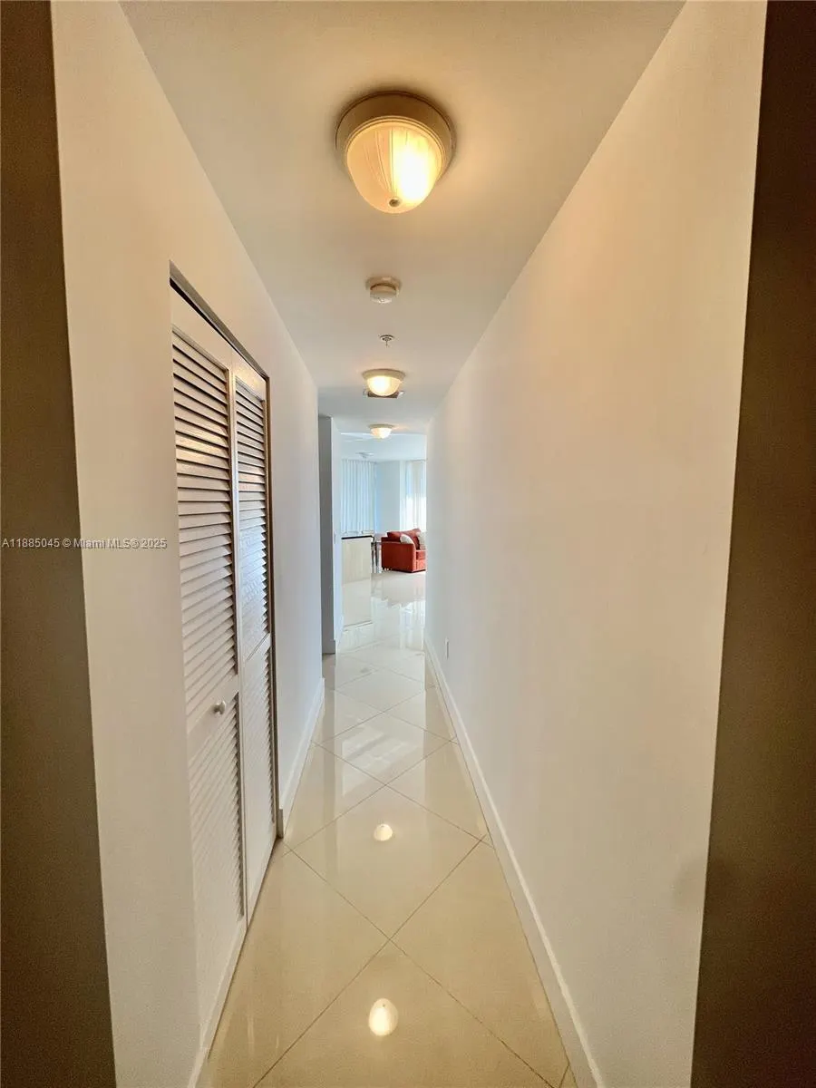 1111 SW 1st Ave, #1914