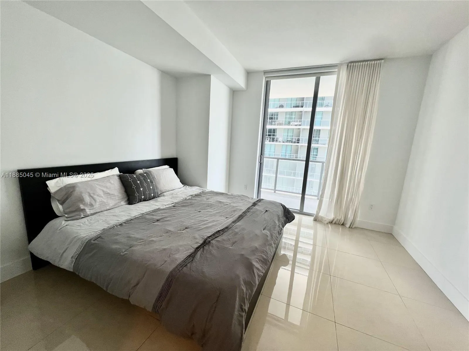 1111 SW 1st Ave, #1914