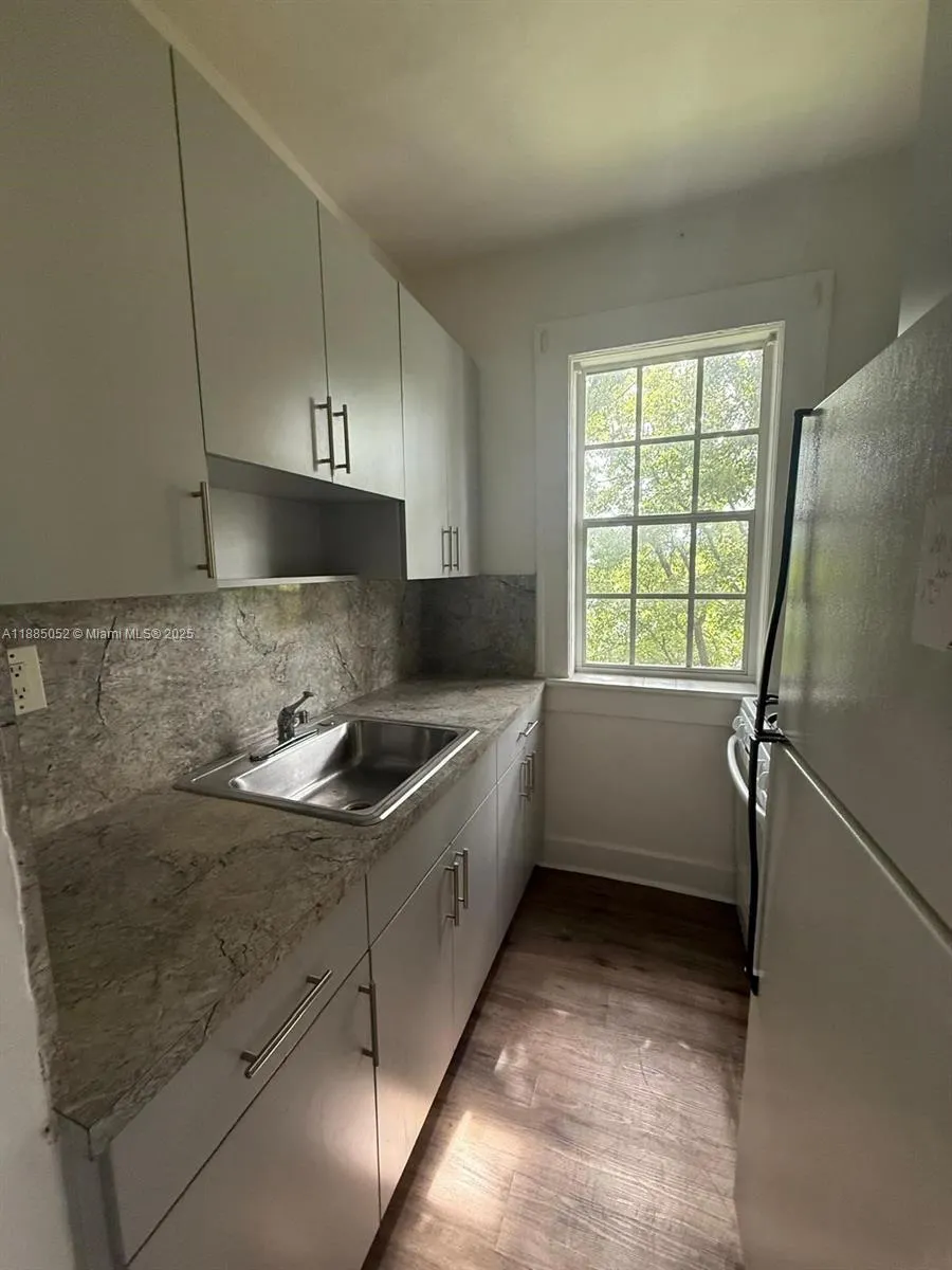 236 NE 28th St, #9