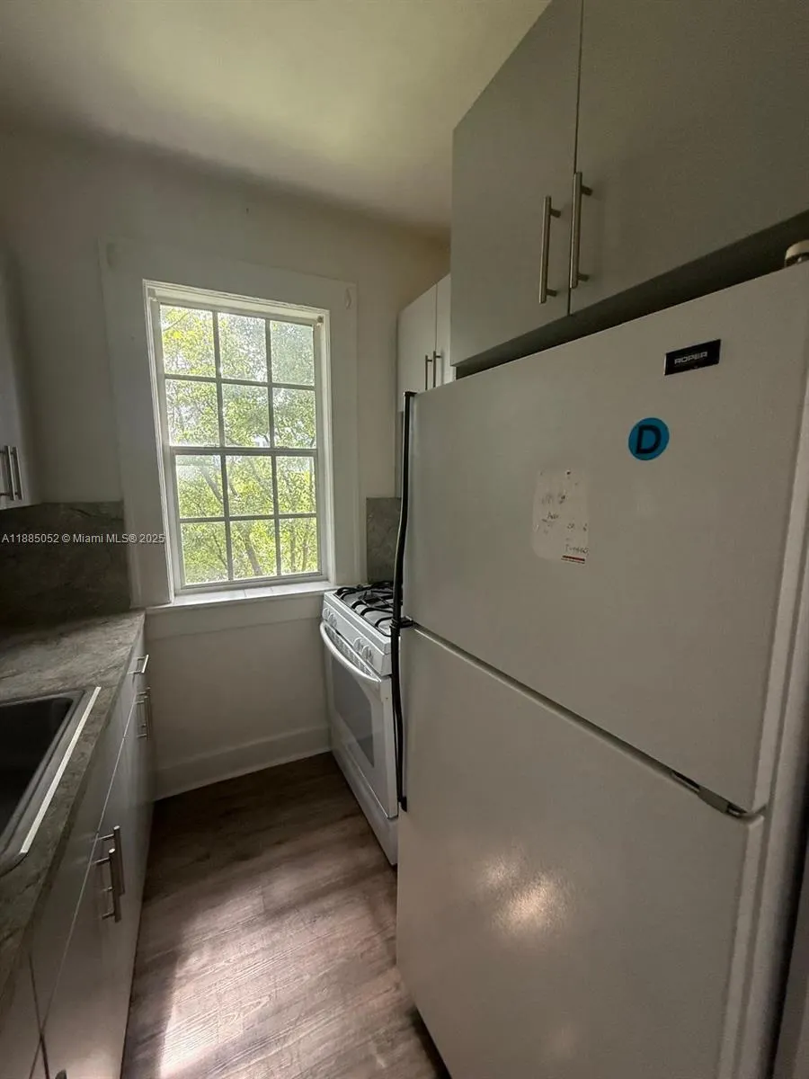 236 NE 28th St, #9