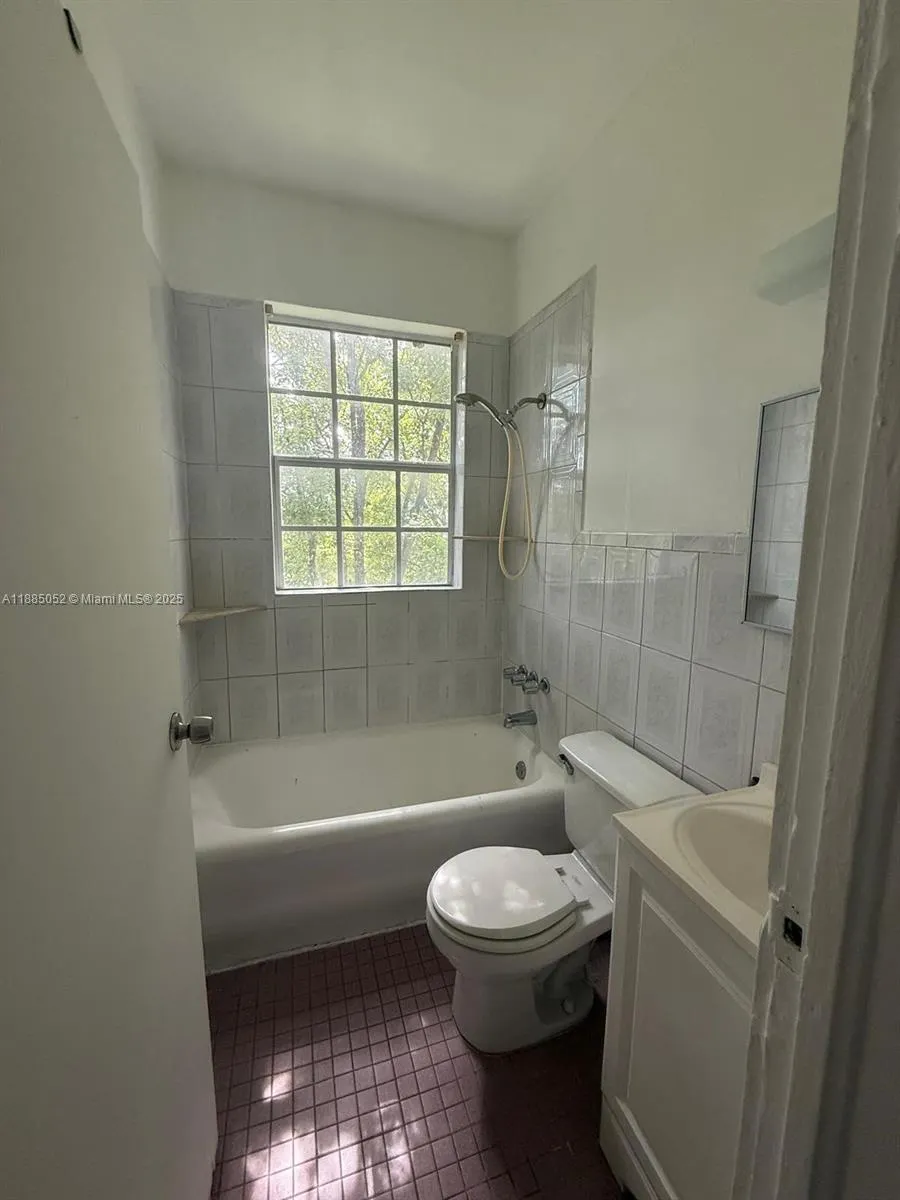 236 NE 28th St, #9