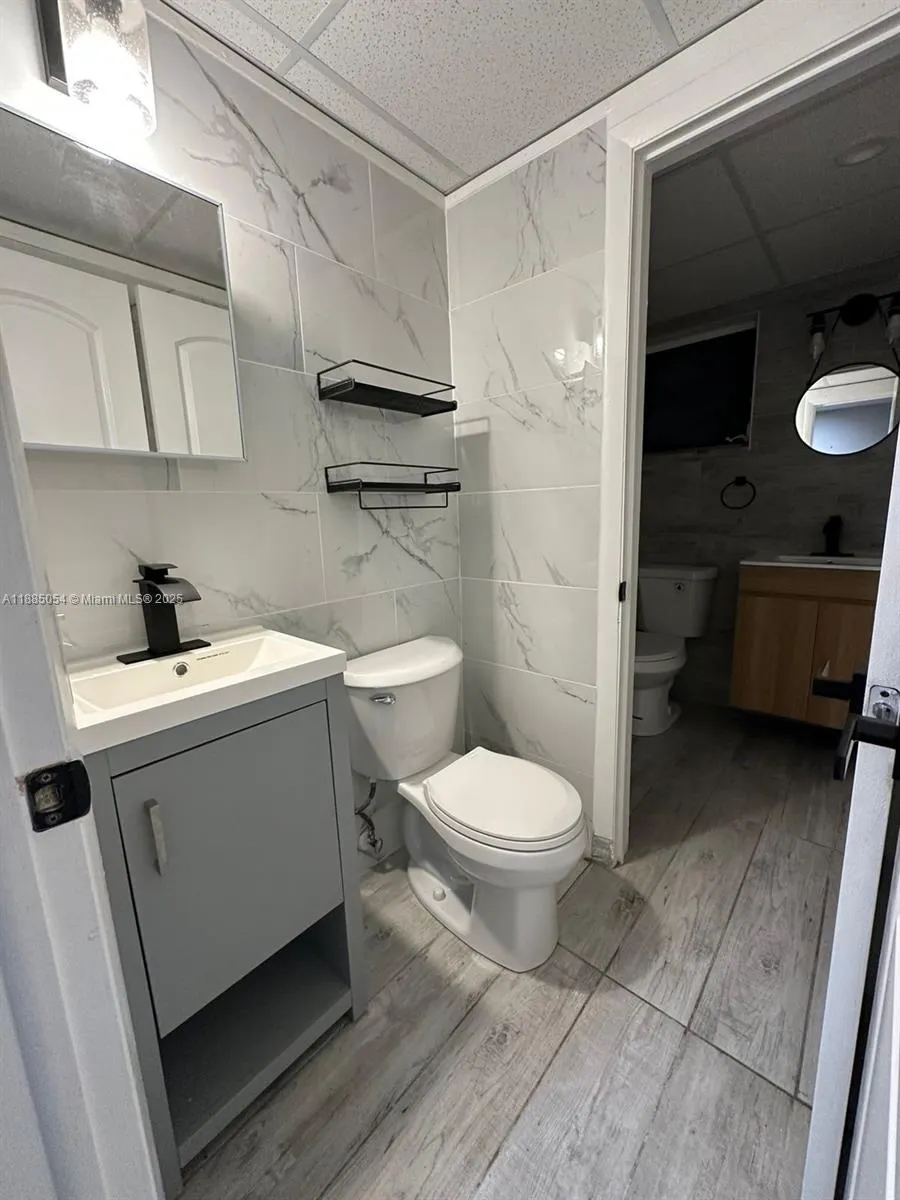 1051 SW 1st St, #303