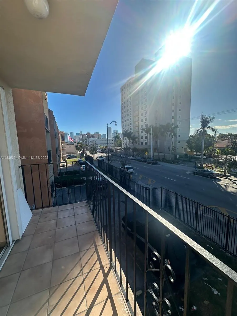 1051 SW 1st St, #303