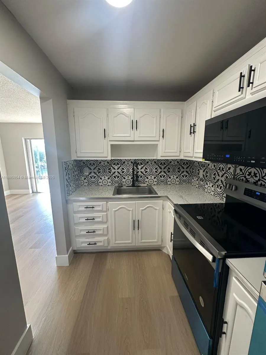 1051 SW 1st St, #303