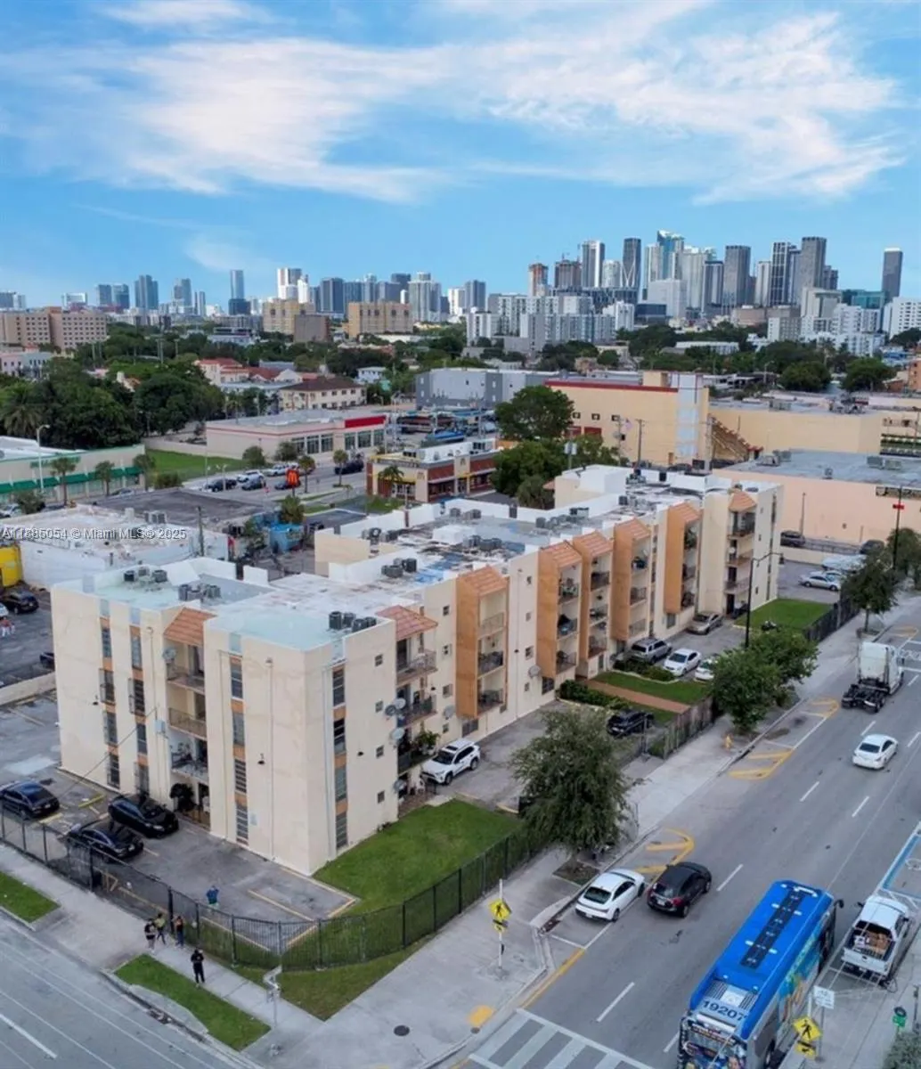 1051 SW 1st St, #303
