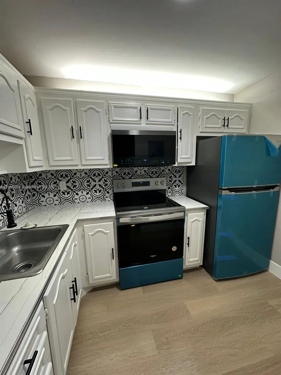 1051 SW 1st St, #303