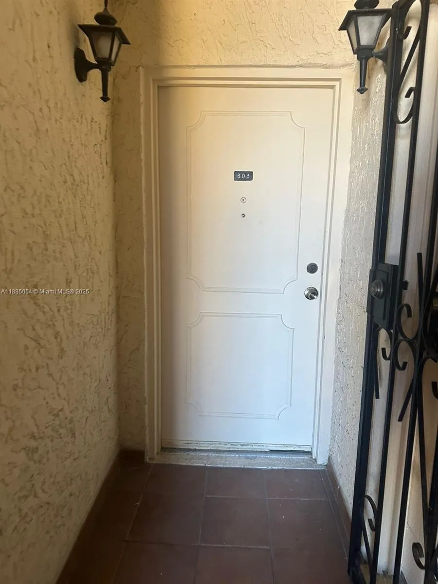1051 SW 1st St, #303