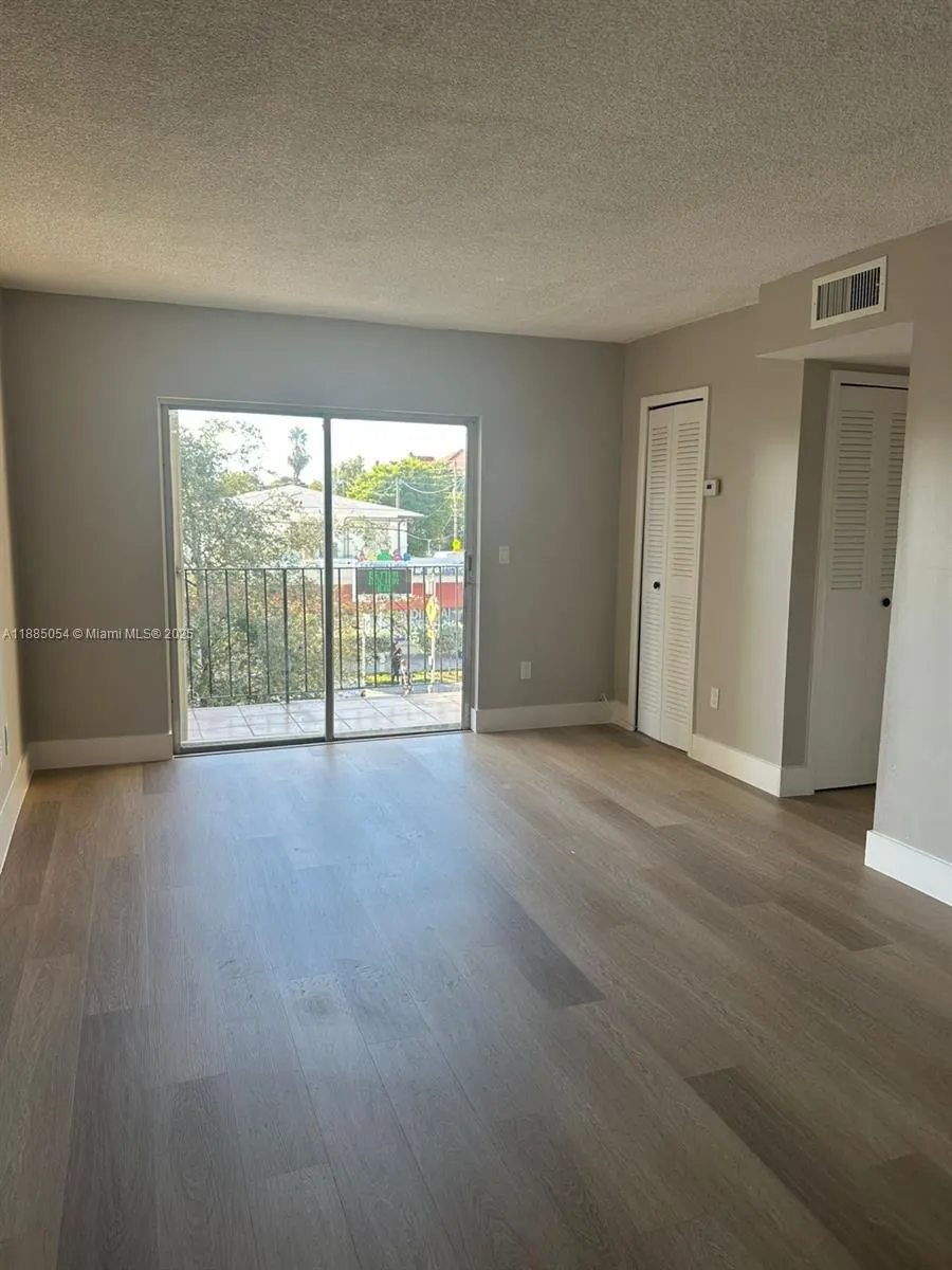 1051 SW 1st St, #303