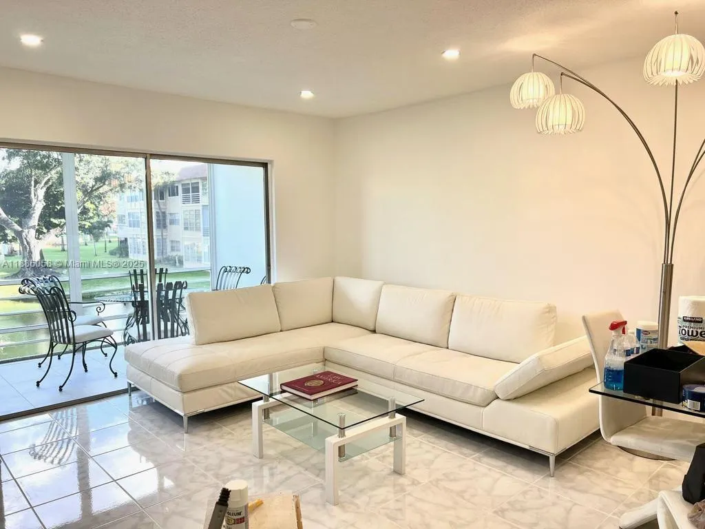 5051 W Oakland Park Blvd, #204