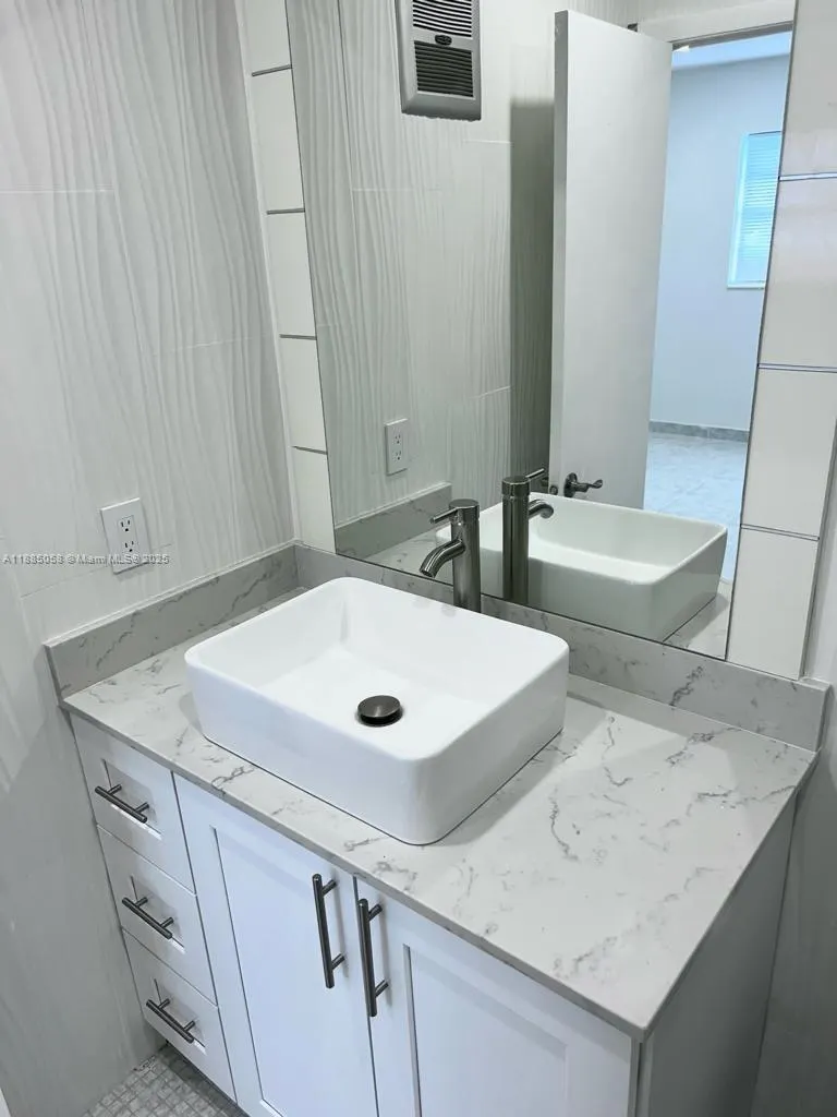 5051 W Oakland Park Blvd, #204