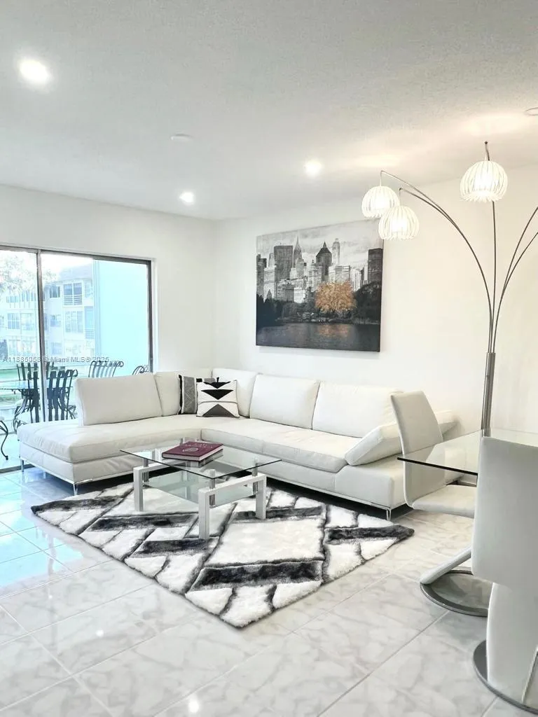 5051 W Oakland Park Blvd, #204