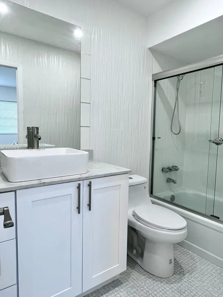 5051 W Oakland Park Blvd, #204
