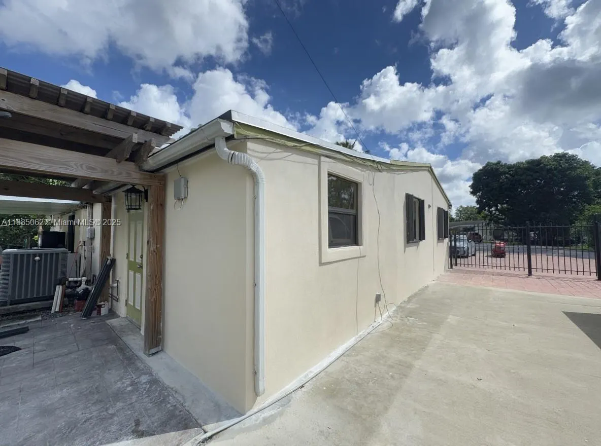 740 N 67th Ave