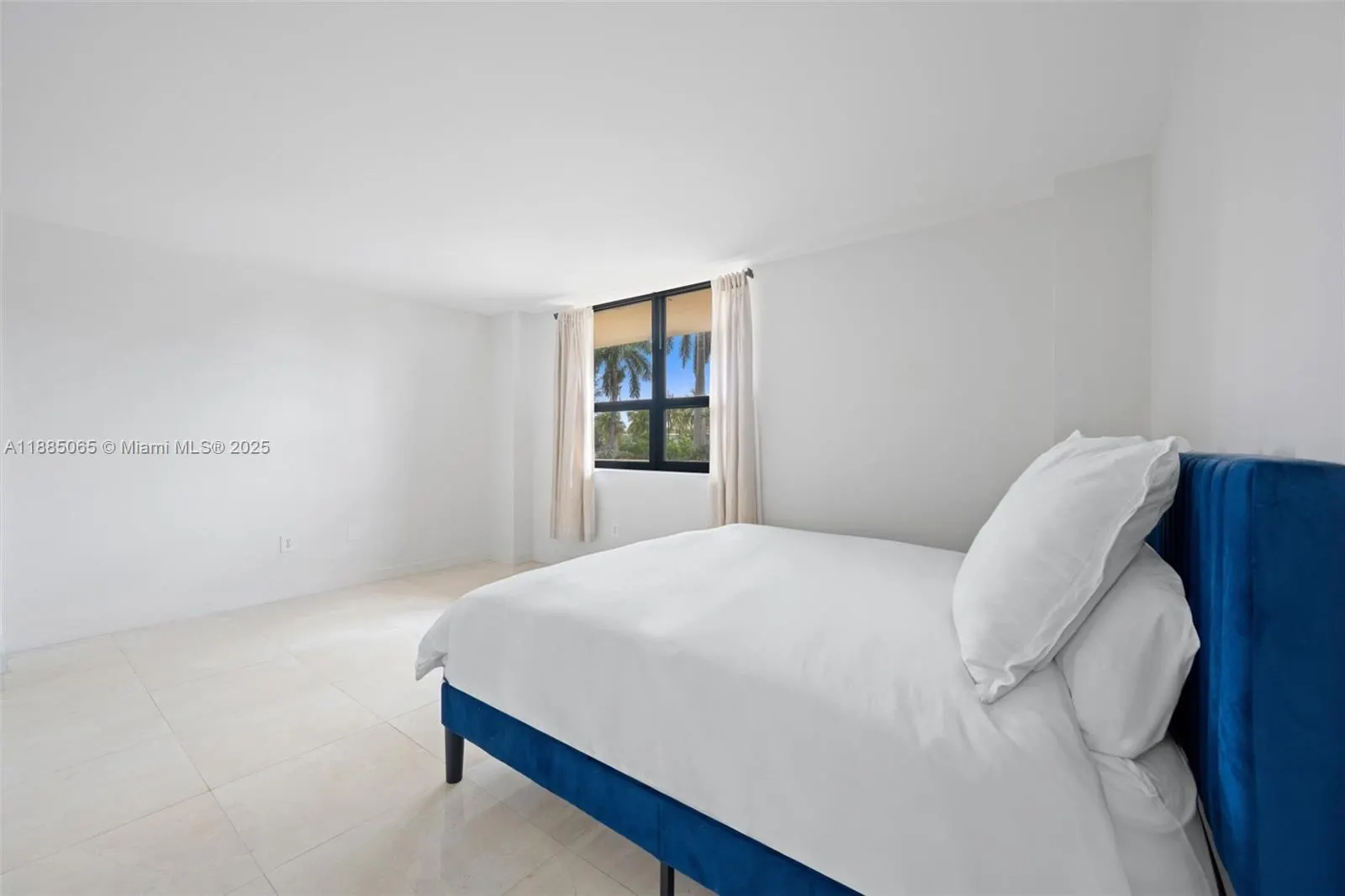 10185 Collins Ave, #306
