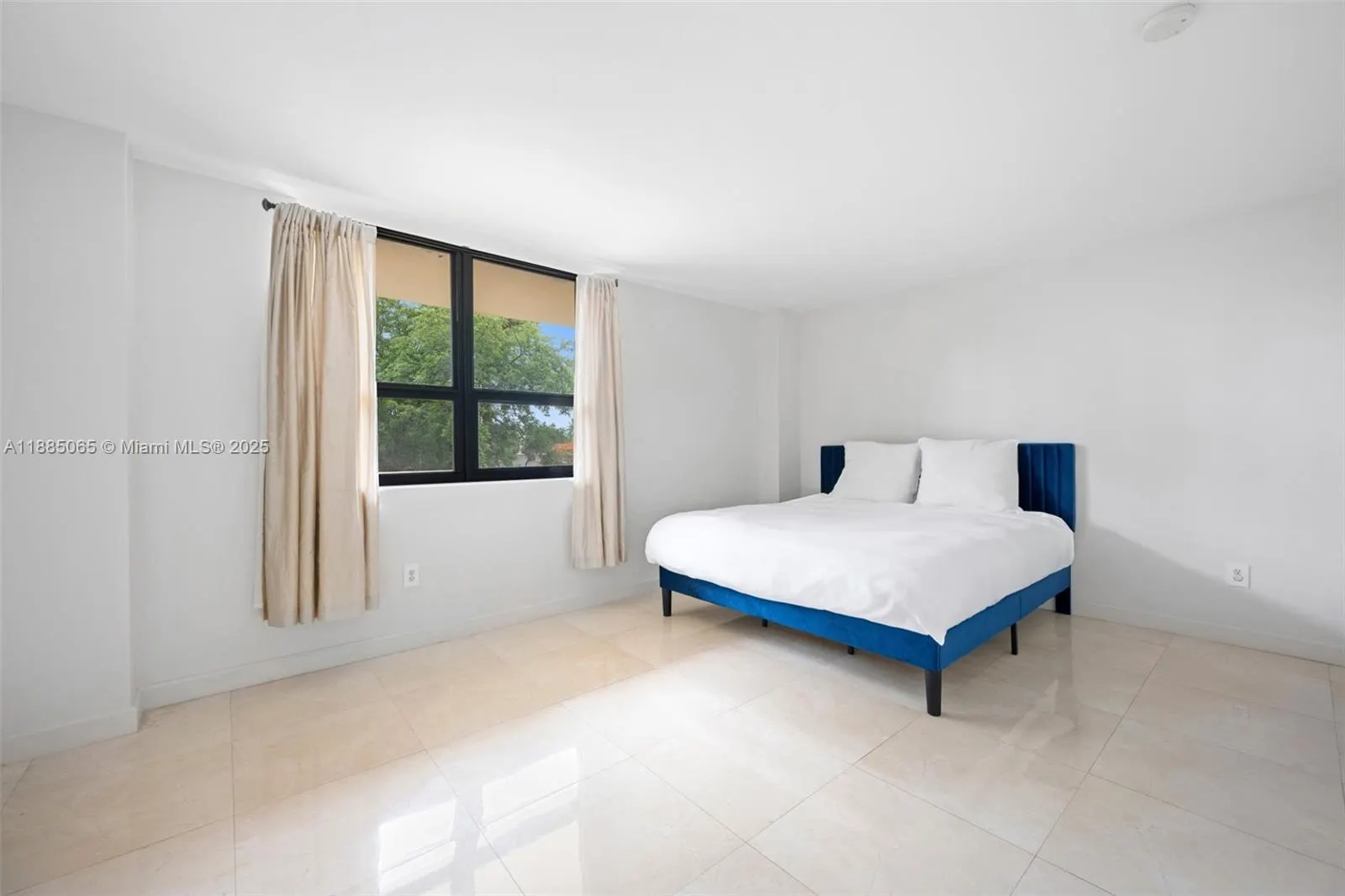 10185 Collins Ave, #306
