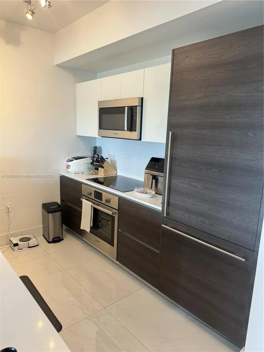 301 Altara Ave, #523